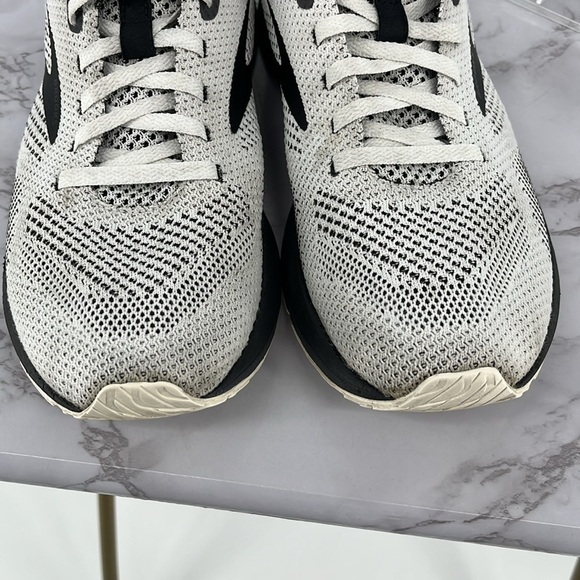 BROOKS REVEL 5 Running Shoes 9.5 Black White Comfy Active Casual Walking - Picture 5 of 8